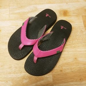 Sanuk Shoes - 7 Hot Pink Sanucks Sanuk Shoes - 7 Hot Pink Sanucks